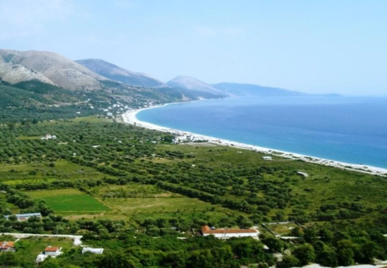 Shitet tokë kullotë borsh, sarandë