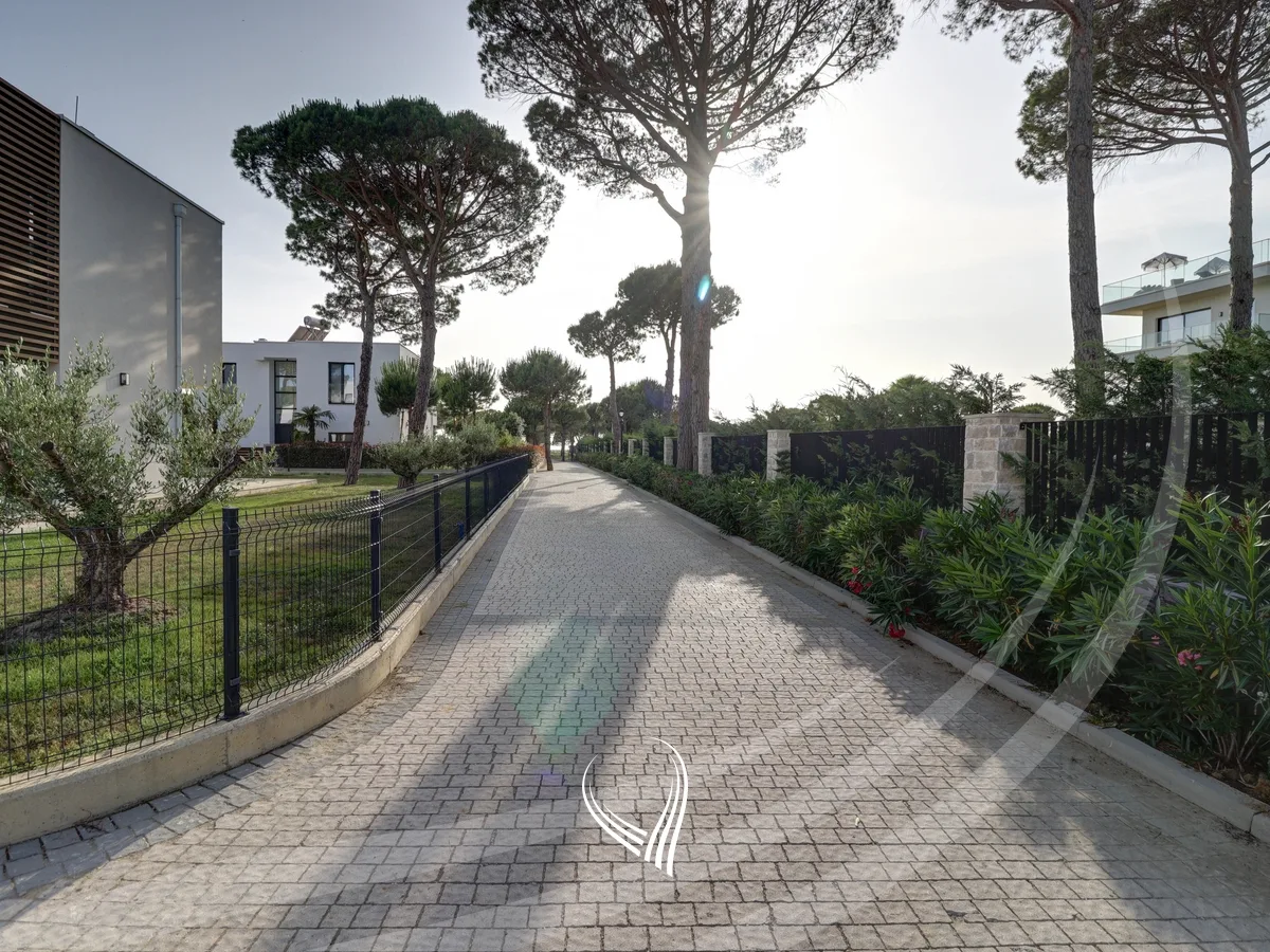 Vilë Luksoze Individuale në Gjirin e Lalzit – San Pietro Resort