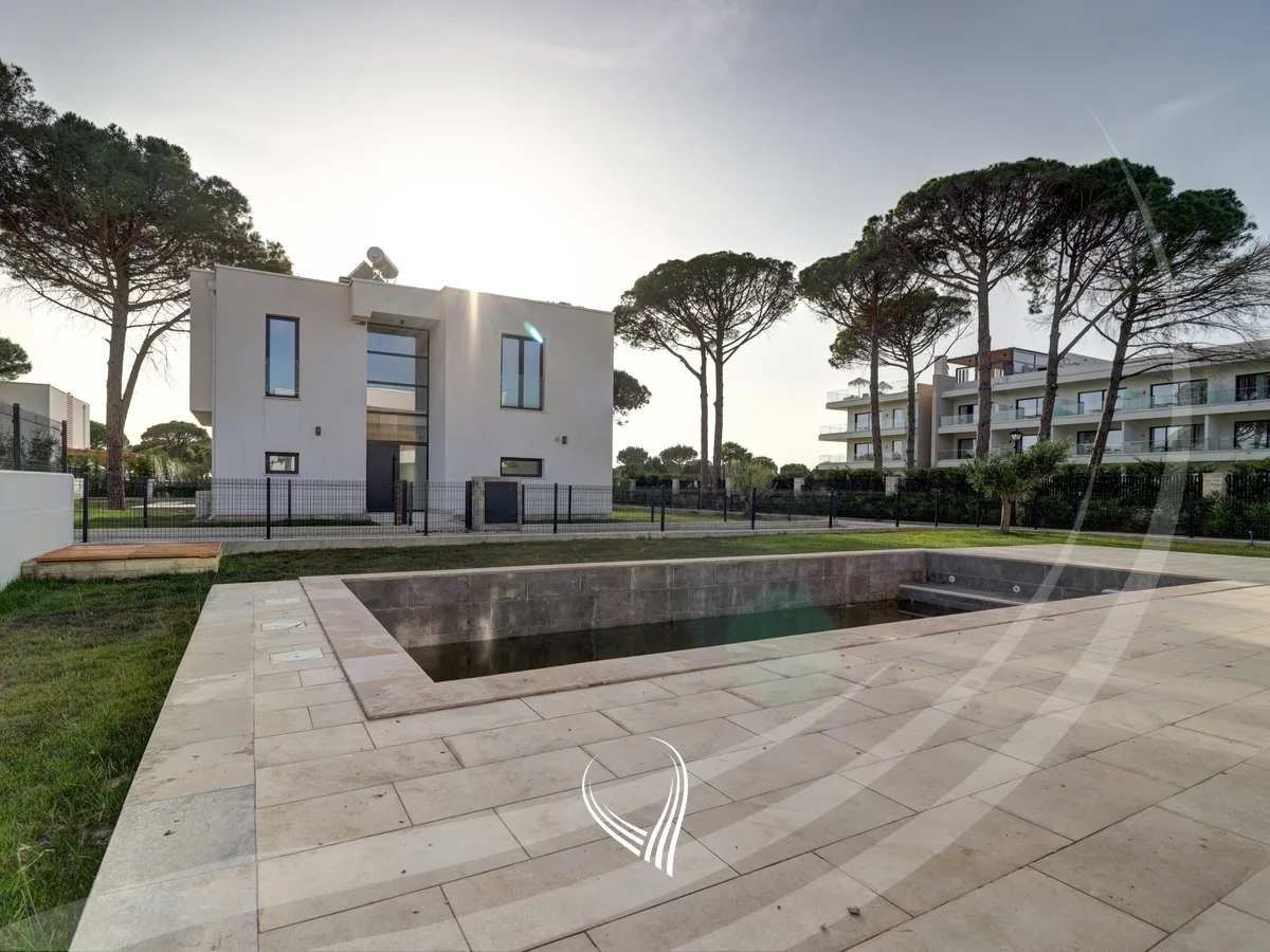 Vilë Luksoze Individuale në Gjirin e Lalzit – San Pietro Resort