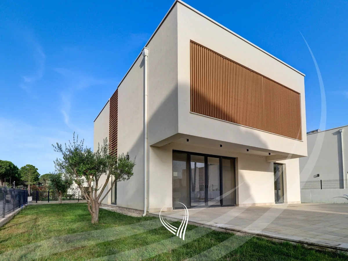 Vilë Luksoze Individuale në Gjirin e Lalzit – San Pietro Resort