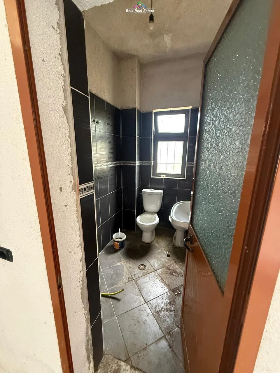 Magazine Me Qera ne Sauk te Ri (ID BM342) Tirane
