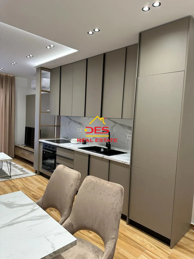 Apartament 2+1 me qera në bulevard-skelë