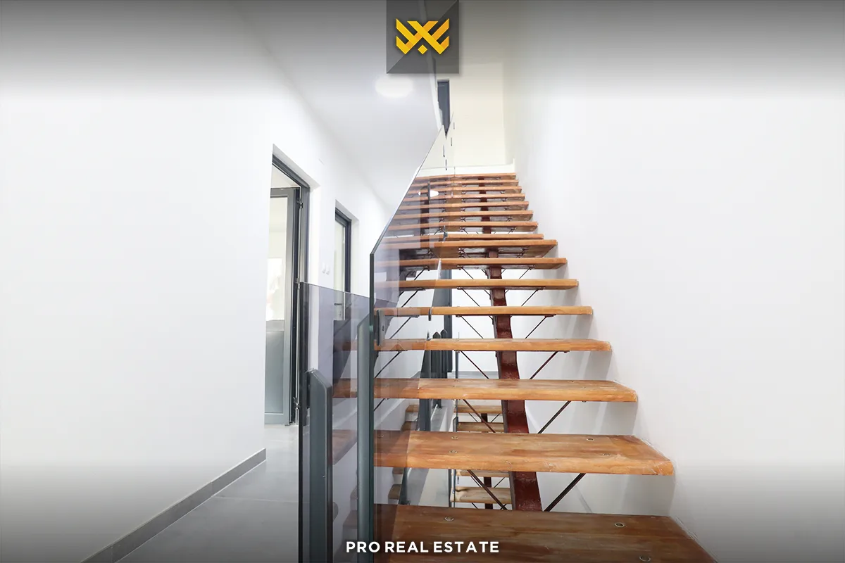 Shtëpi / Lokal 290m² me #QIRA në Pejton