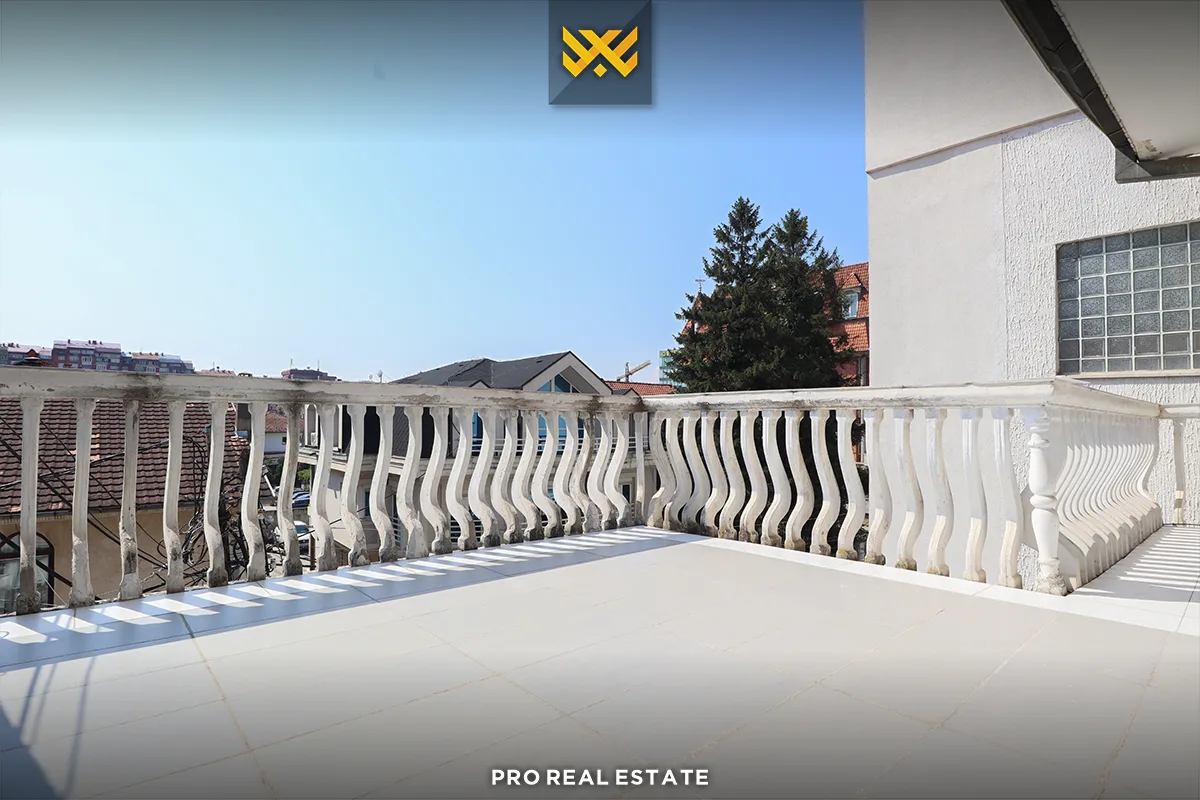 Shtëpi / Lokal 290m² me #QIRA në Pejton