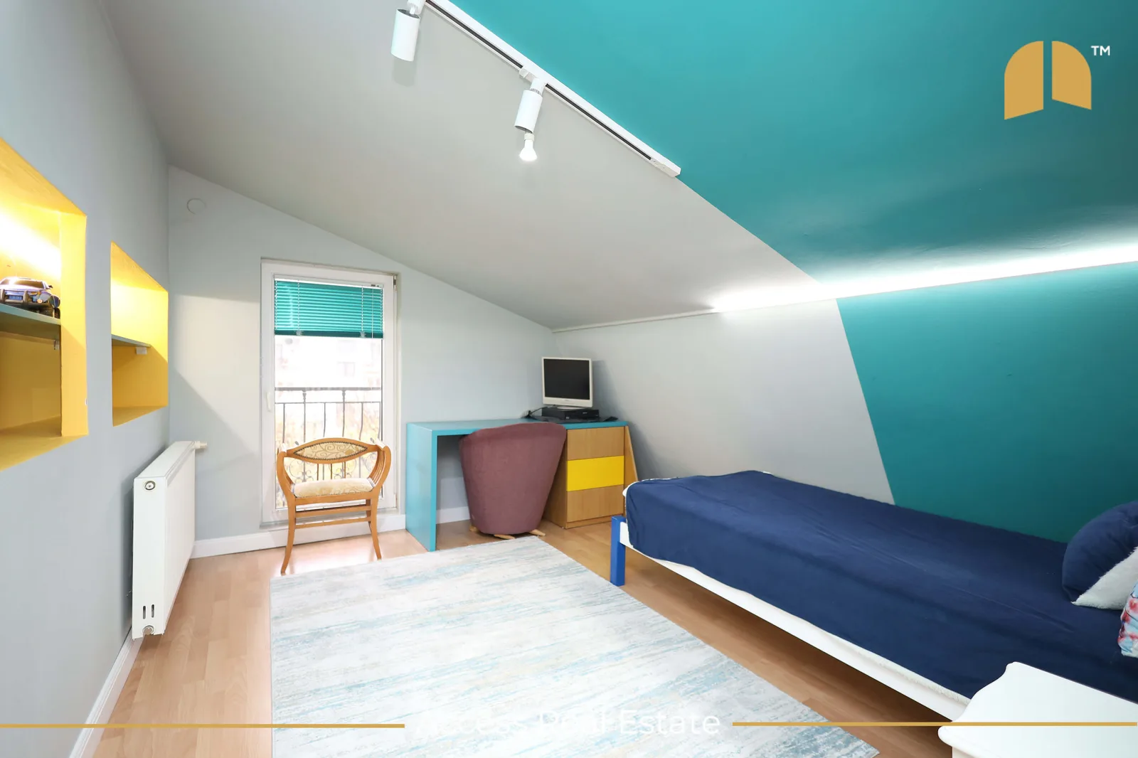 Shtëpi me QIRA – 420m² + 4.5 Ari – Sofali