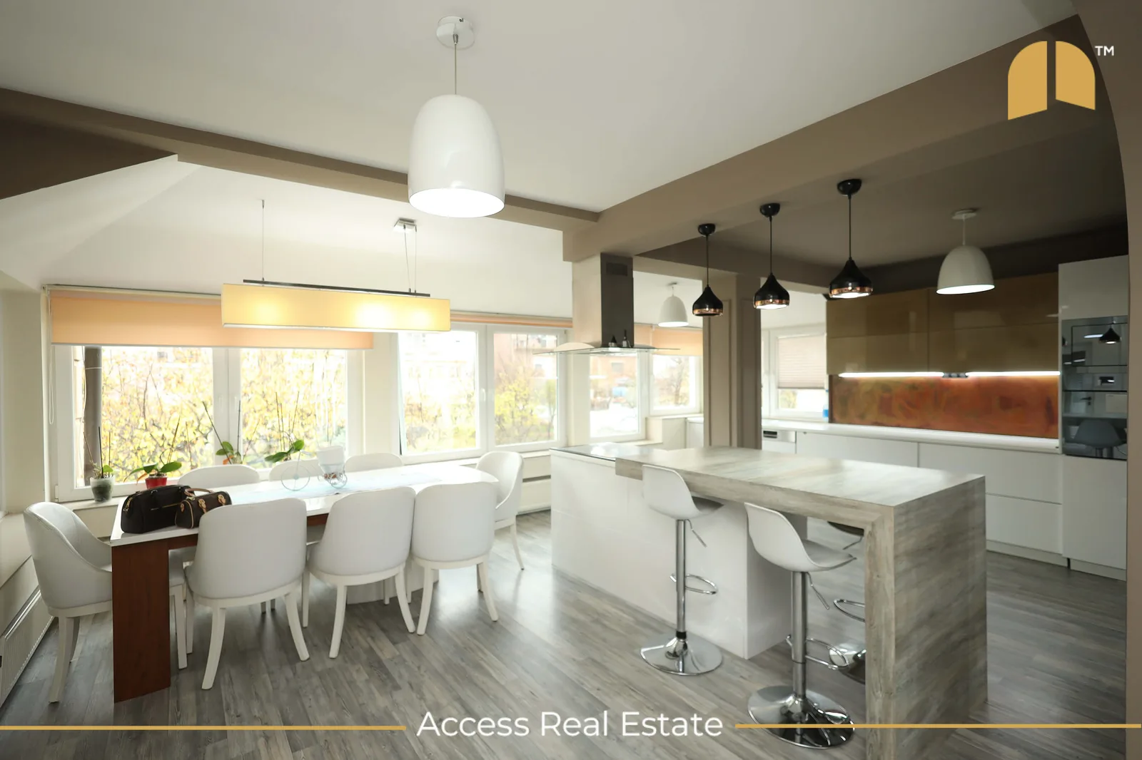 Shtëpi me QIRA – 420m² + 4.5 Ari – Sofali