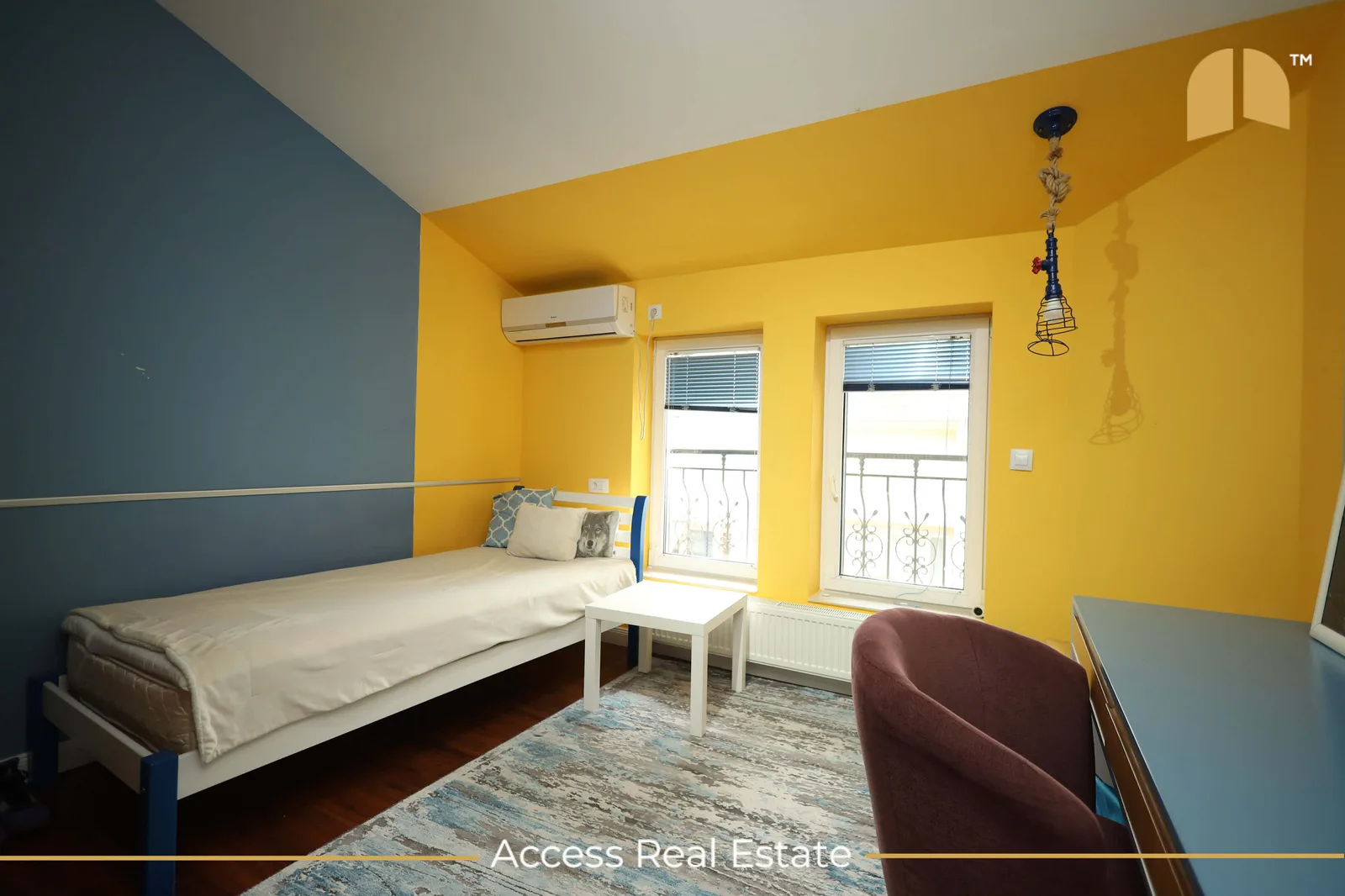 Shtëpi me QIRA – 420m² + 4.5 Ari – Sofali