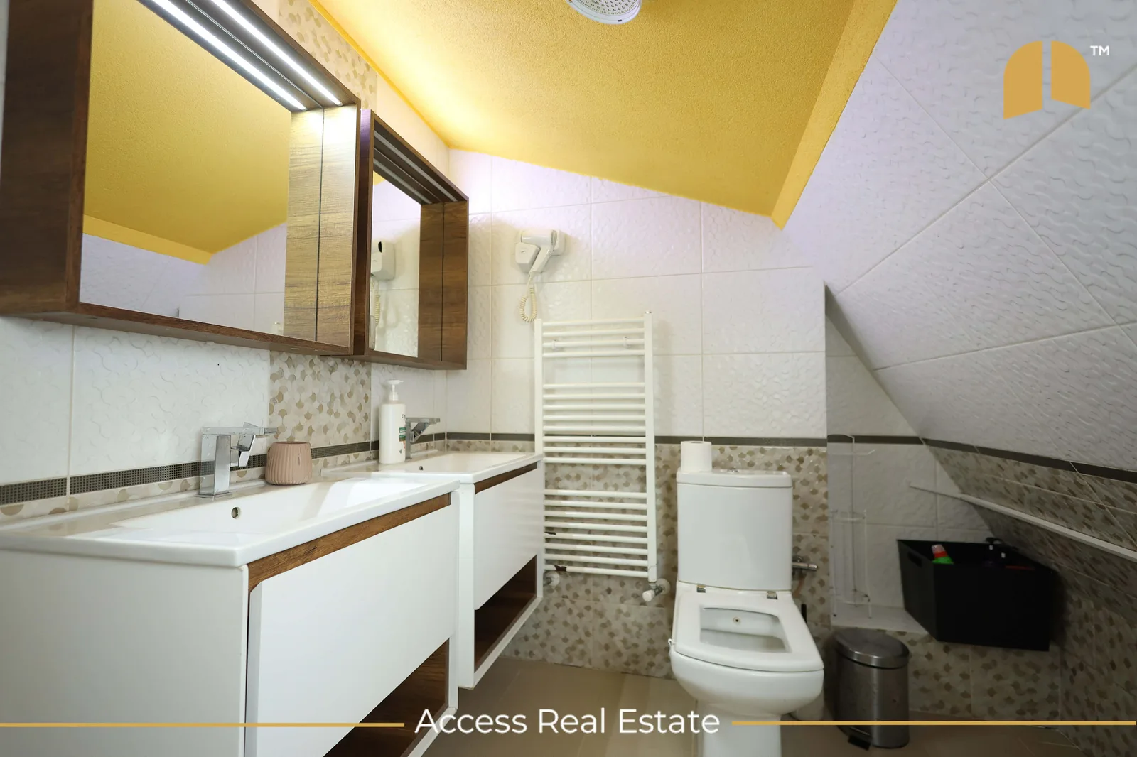 Shtëpi me QIRA – 420m² + 4.5 Ari – Sofali