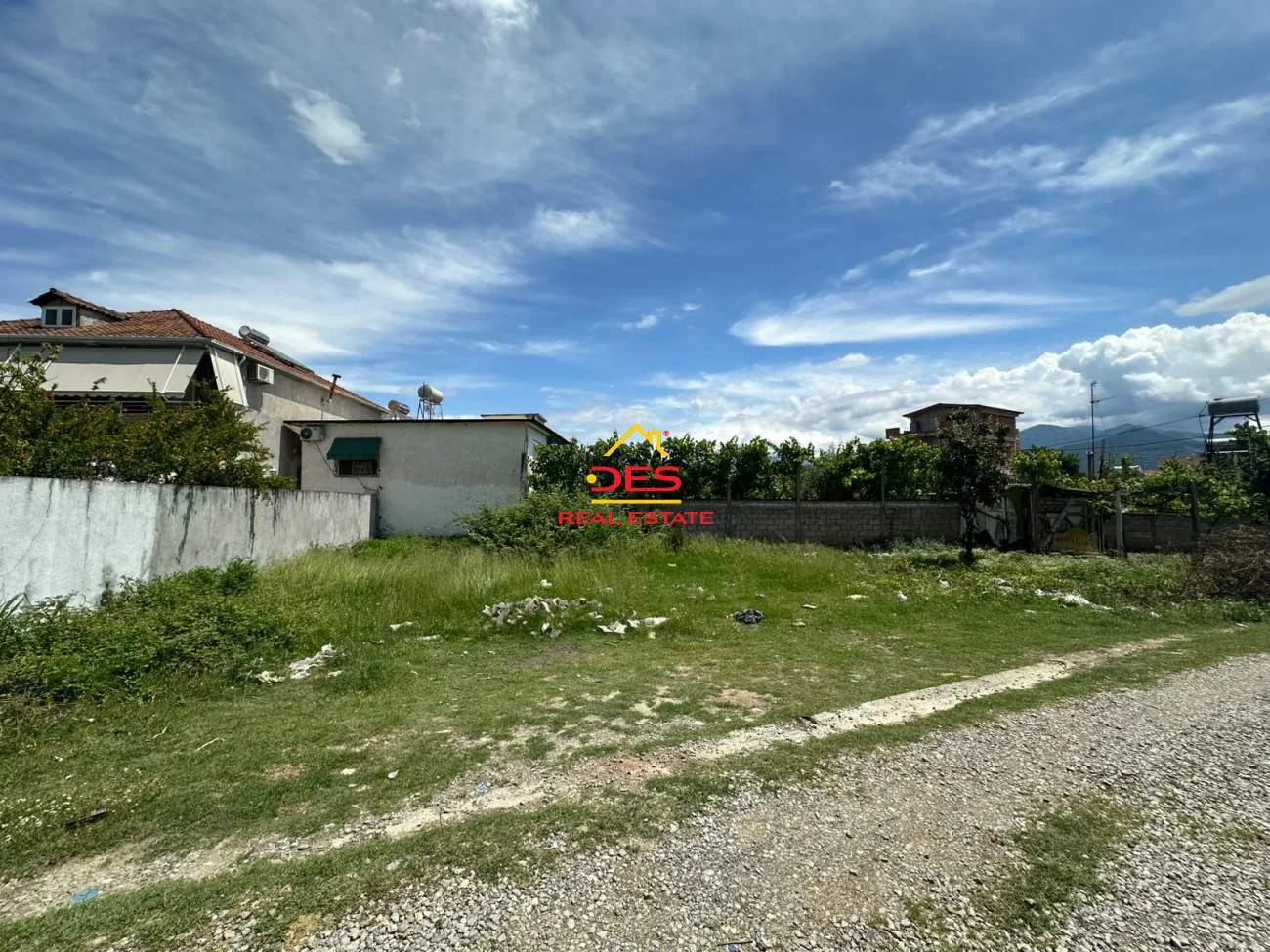 Shitet toke truall në lagjen haxhias ‘elbasan’.