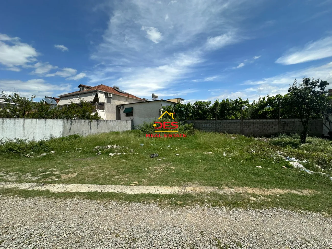 Shitet toke truall në lagjen haxhias ‘elbasan’.