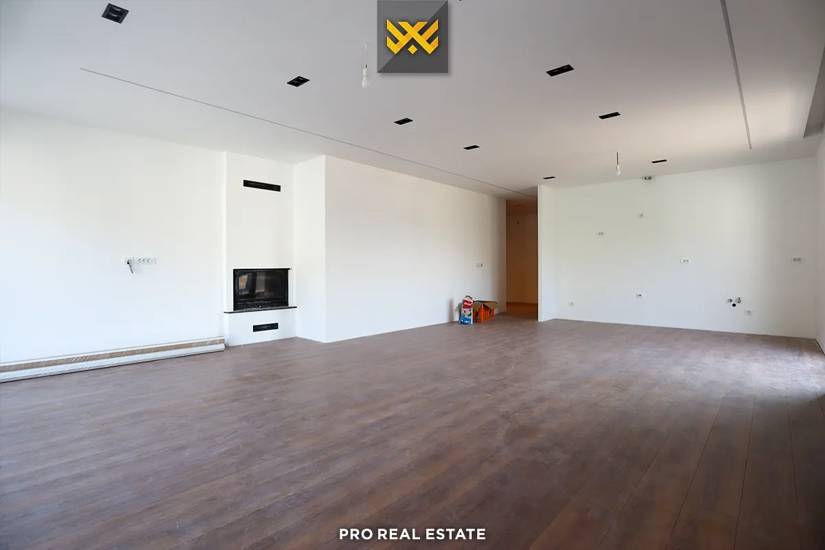 Shtëpi 305m² për #SHITJE në Matiçan