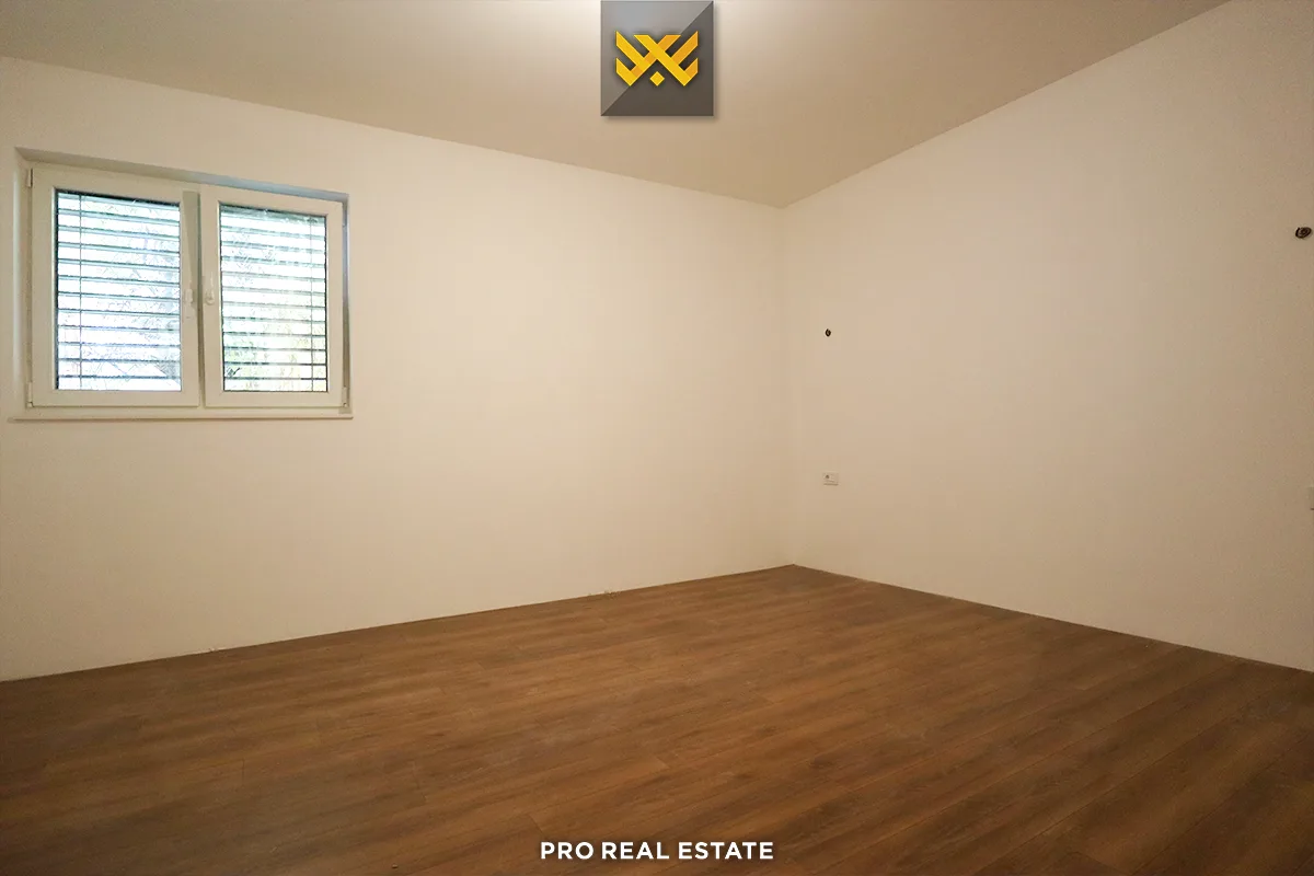 Shtëpi 305m² për #SHITJE në Matiçan