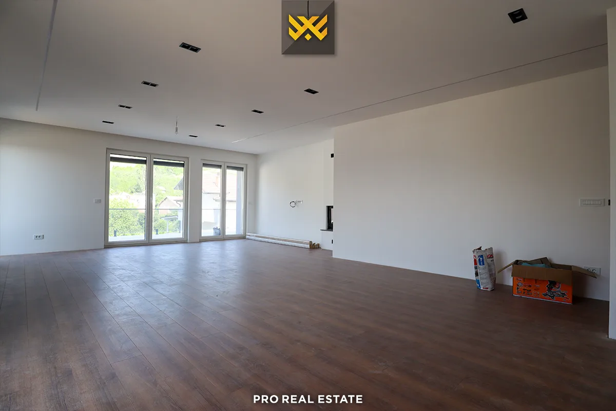 Shtëpi 305m² për #SHITJE në Matiçan