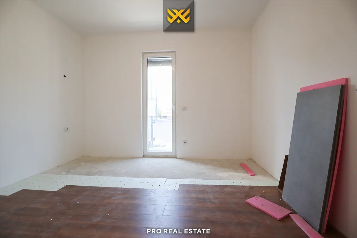 Shtëpi 305m² për #SHITJE në Matiçan
