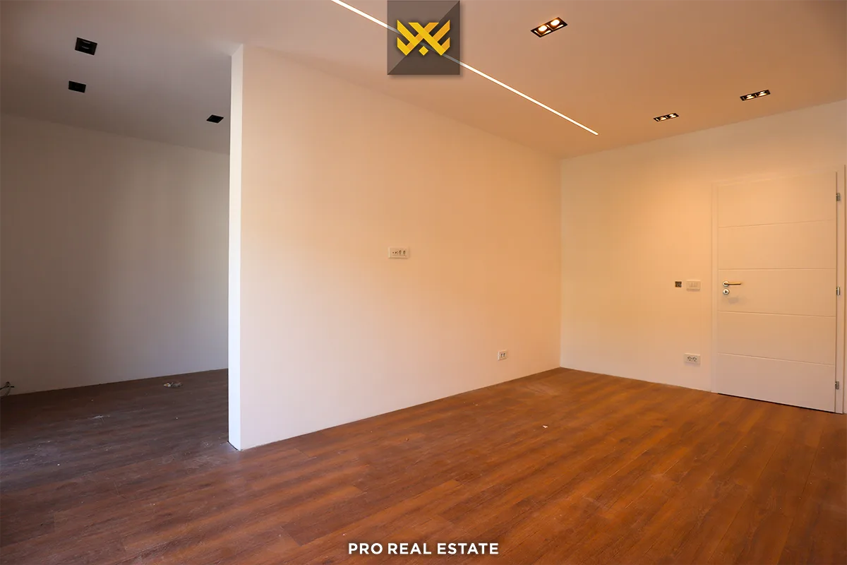 Shtëpi 305m² për #SHITJE në Matiçan
