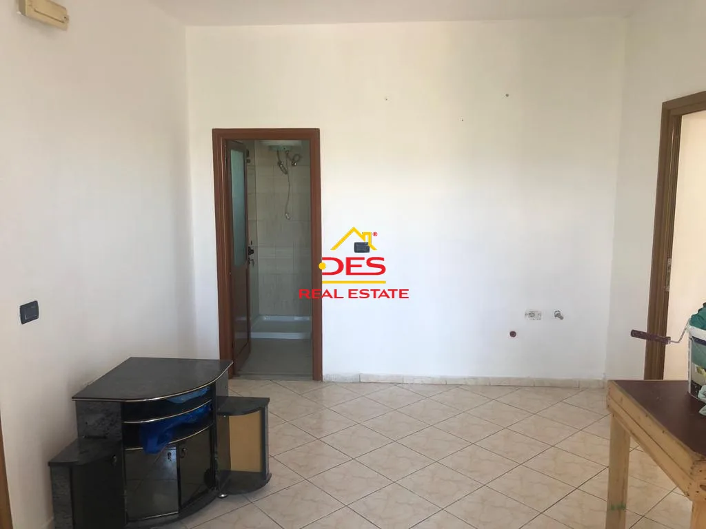 Shitet shtëpi private në plazh të vjetër, vlorë
