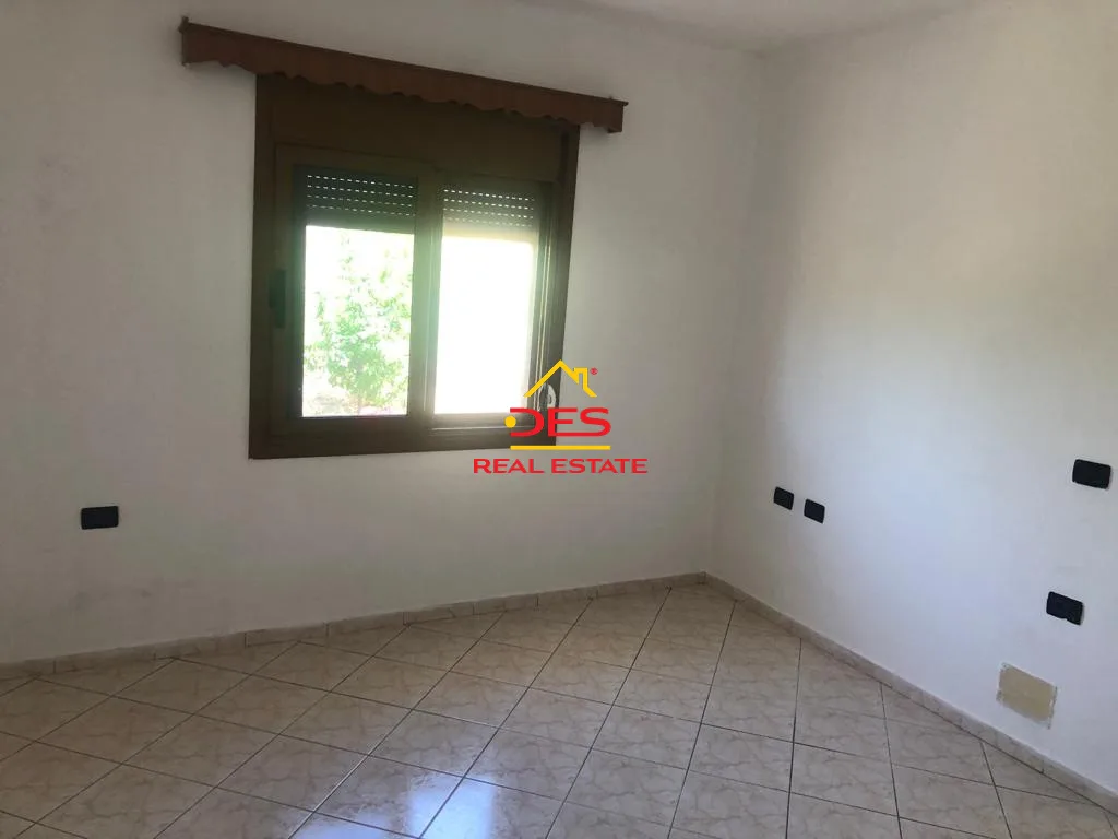 Shitet shtëpi private në plazh të vjetër, vlorë
