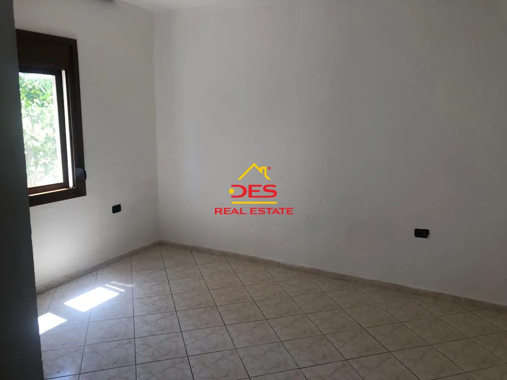 Shitet shtëpi private në plazh të vjetër, vlorë