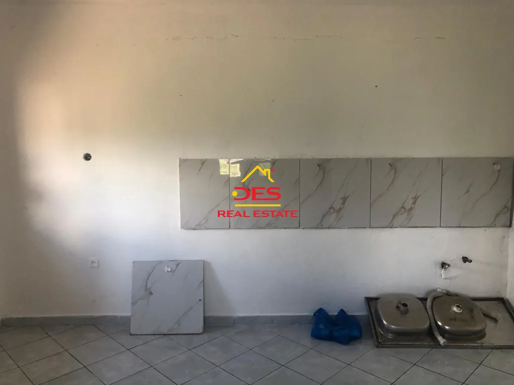 Shitet shtëpi private në plazh të vjetër, vlorë