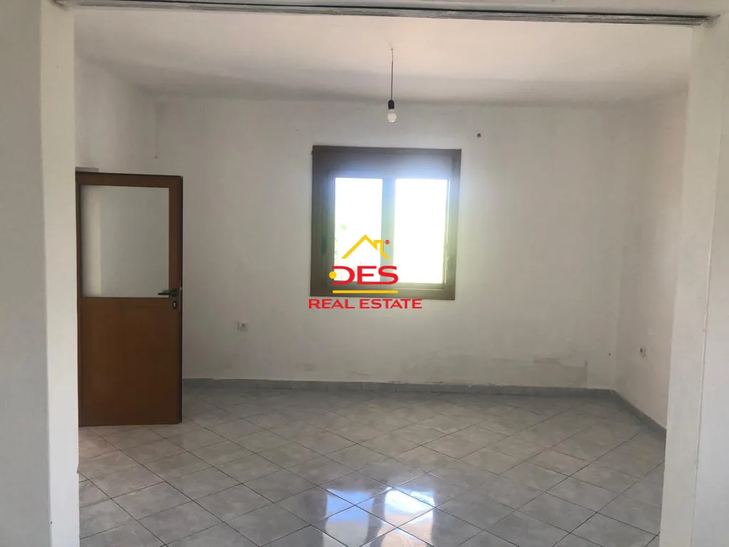 Shitet shtëpi private në plazh të vjetër, vlorë