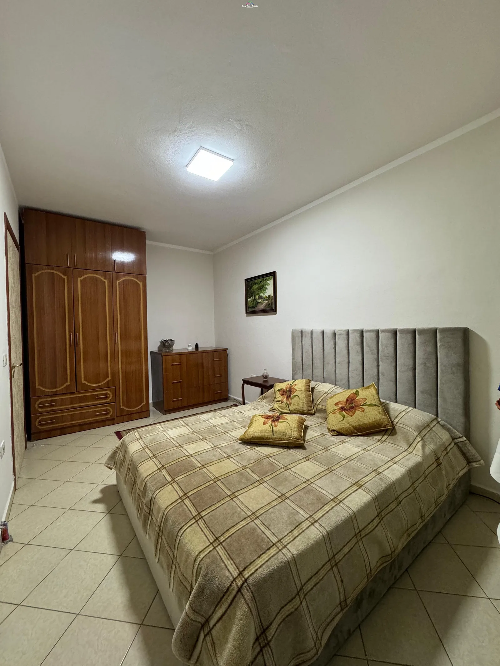 Apartament Me Qera 2+1 Tek Komuna e Parisit ( ID B2201724) Tirane