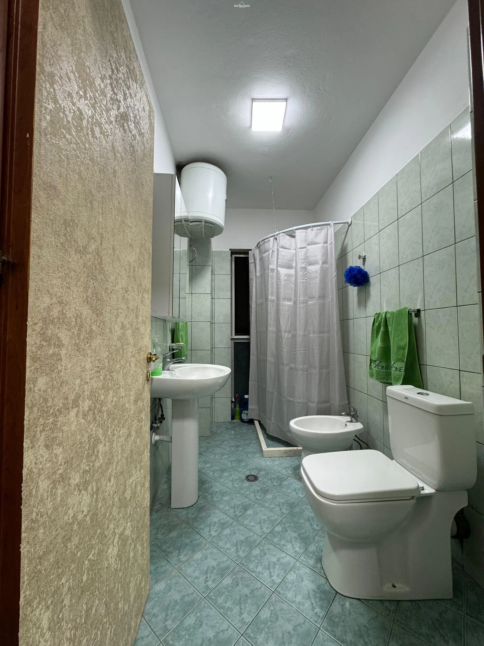 Apartament Me Qera 2+1 Tek Komuna e Parisit ( ID B2201724) Tirane