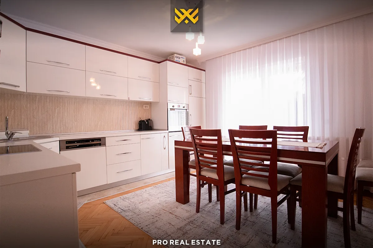 Shtëpi 270m² për #SHITJE te Mati 1