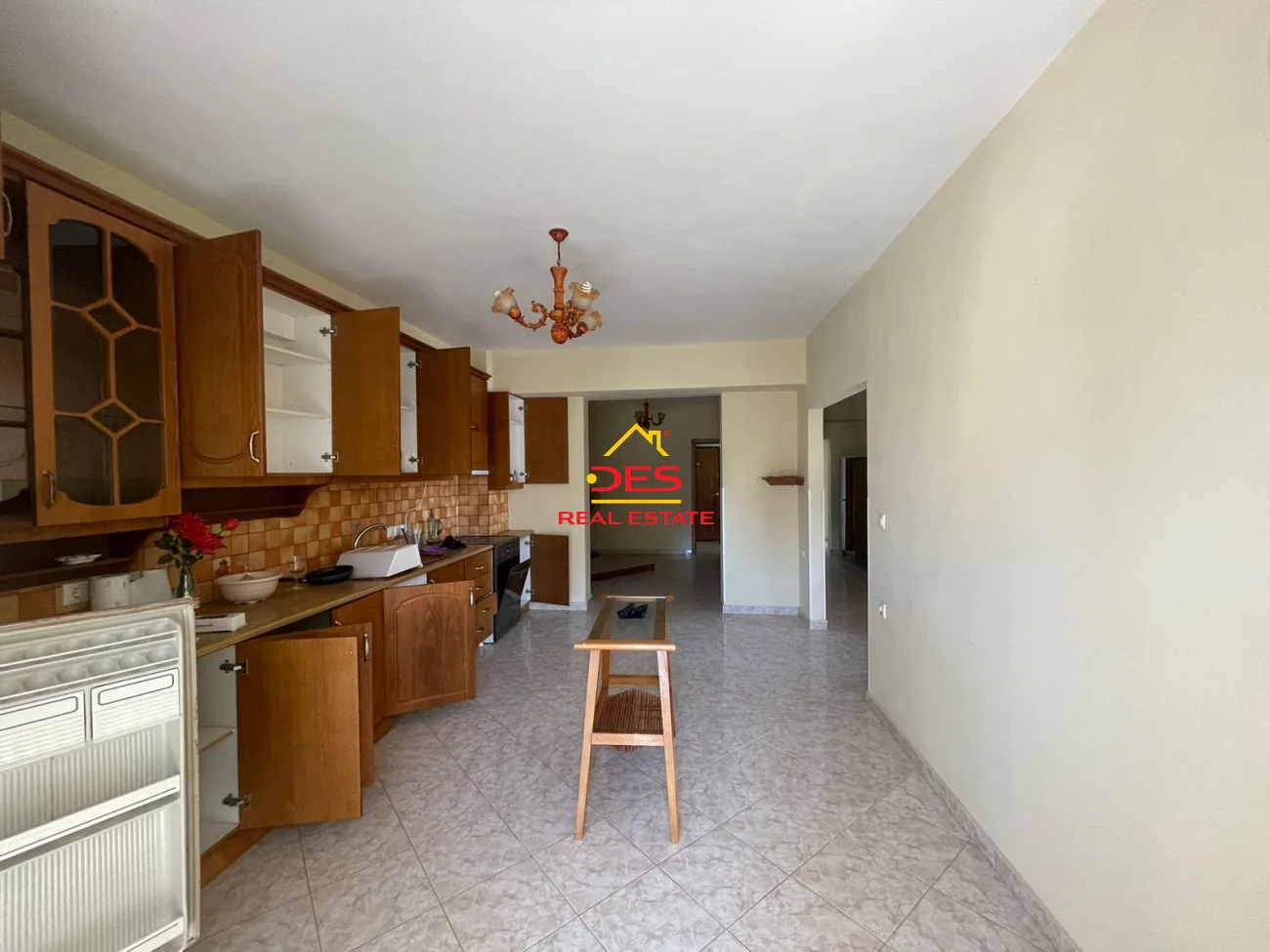 Shitet apartament 3+1+2 në sarandë
