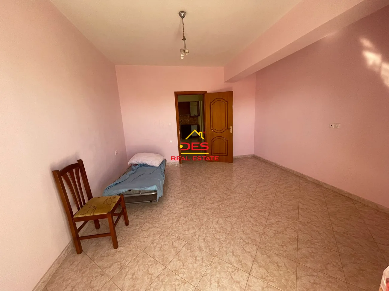 Shitet apartament 3+1+2 në sarandë