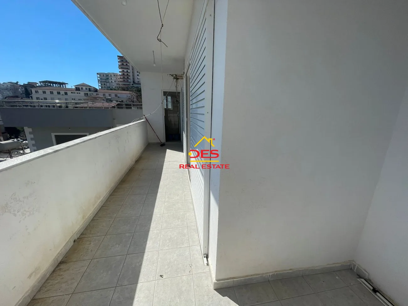 Shitet apartament 3+1+2 në sarandë