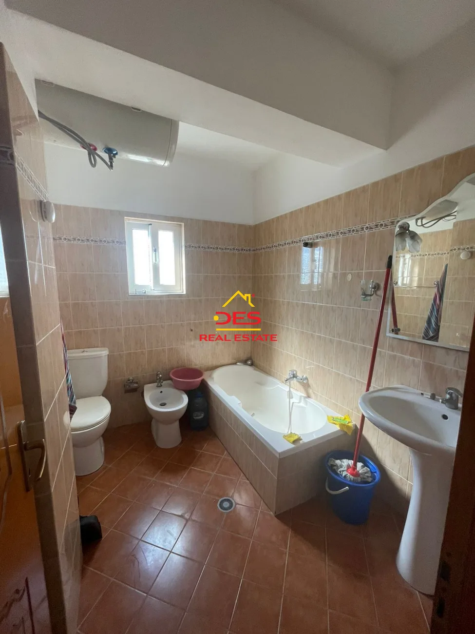 Shitet apartament 3+1+2 në sarandë