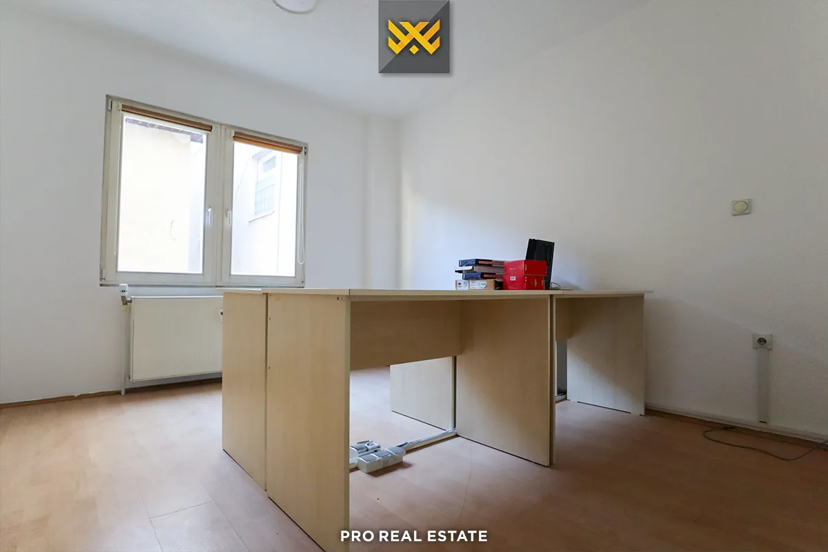 Banesë / Zyrë 100m² me #QIRA në Pejton