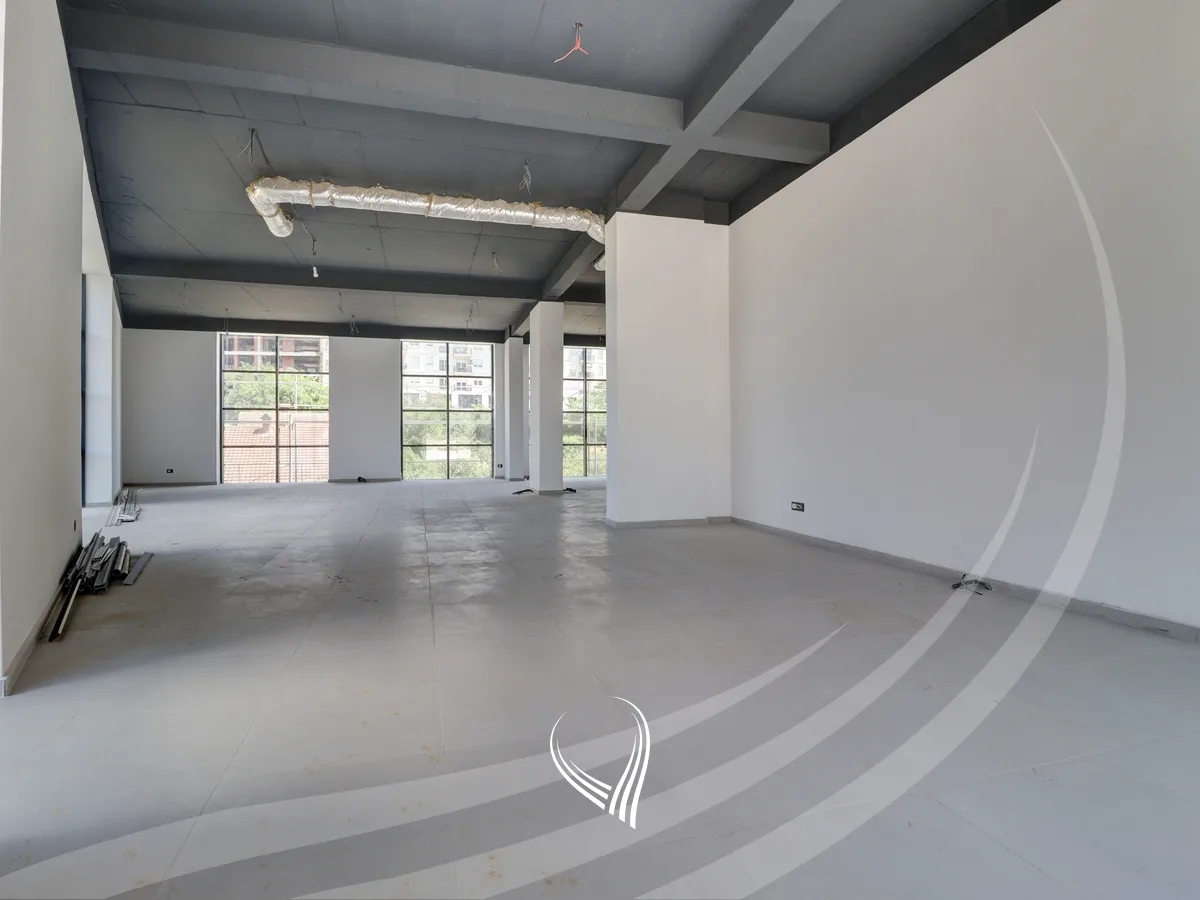 Lokal 145m2 në shitje në lagjen Prishtina e Re