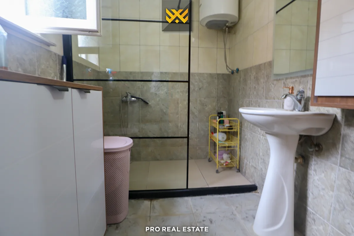 Shtëpi 200m² me #QIRA në Veternik
