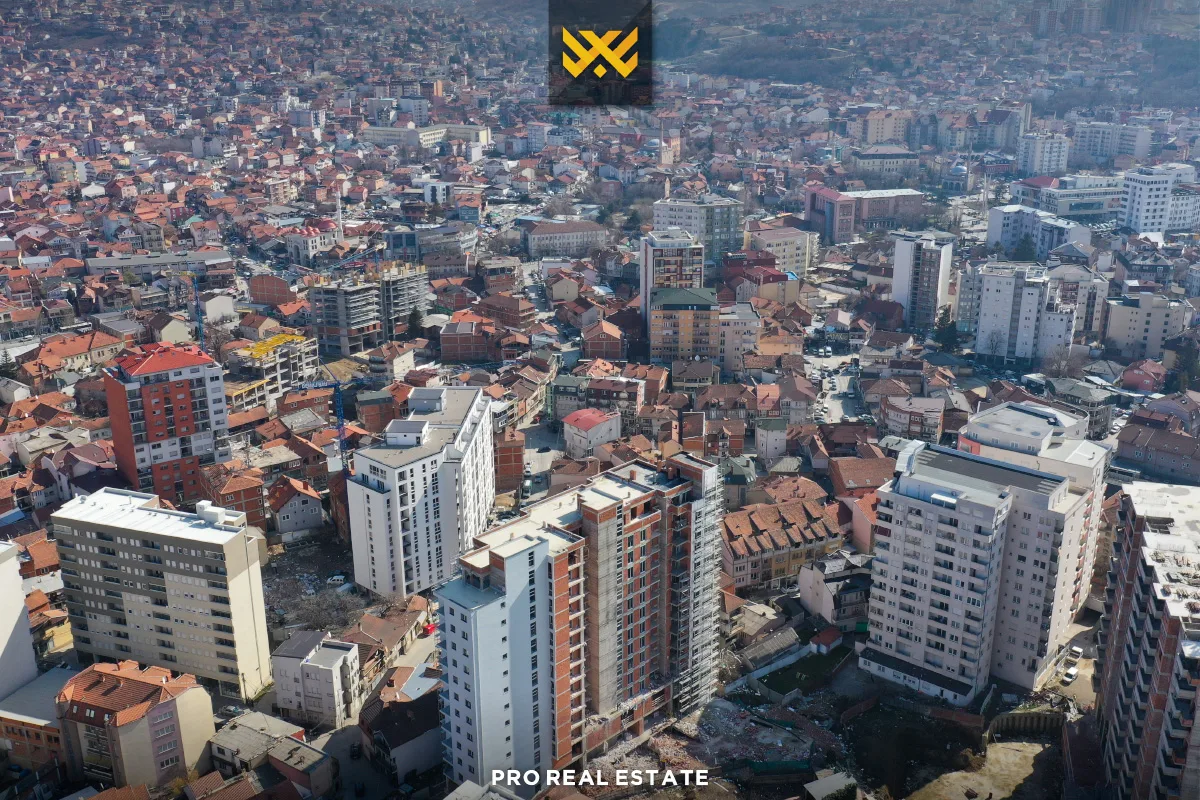 Lokal 126m² për #SHITJE në Tophane.