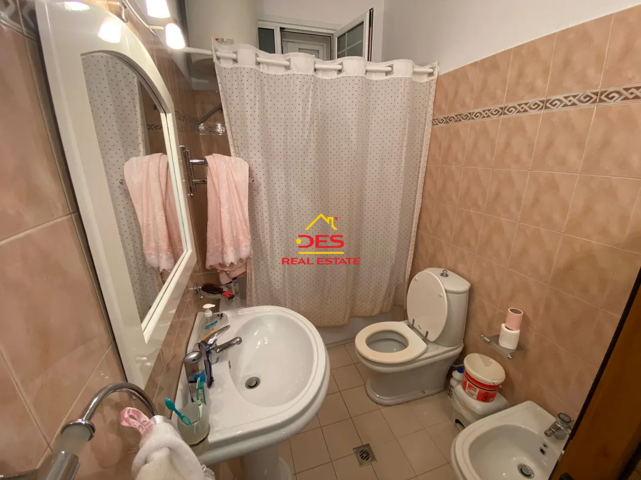 Shitet vile 2-kate në lagjen karabash, vlore.