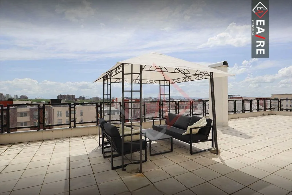 PENT-HOUSE ME QIRA NË RRUGËN C!