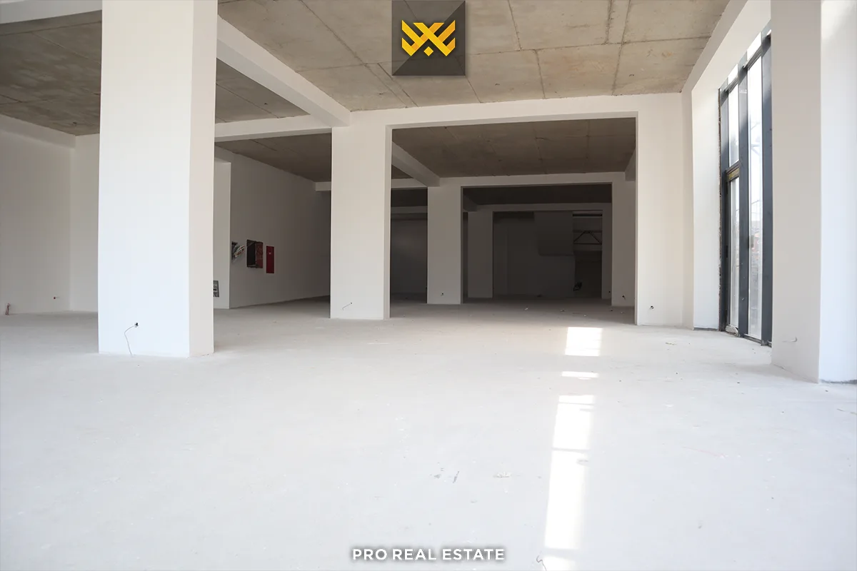Objekt / Lokal 1200m² me #QIRA në Fushë Kosovë