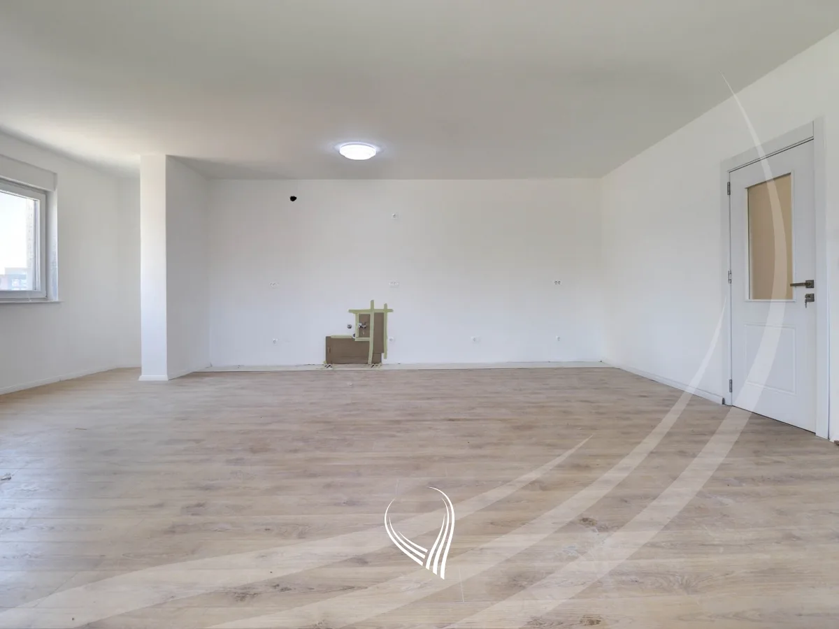 Banesë me 3 dhoma gjumi në shitje në lagjen Mati 1