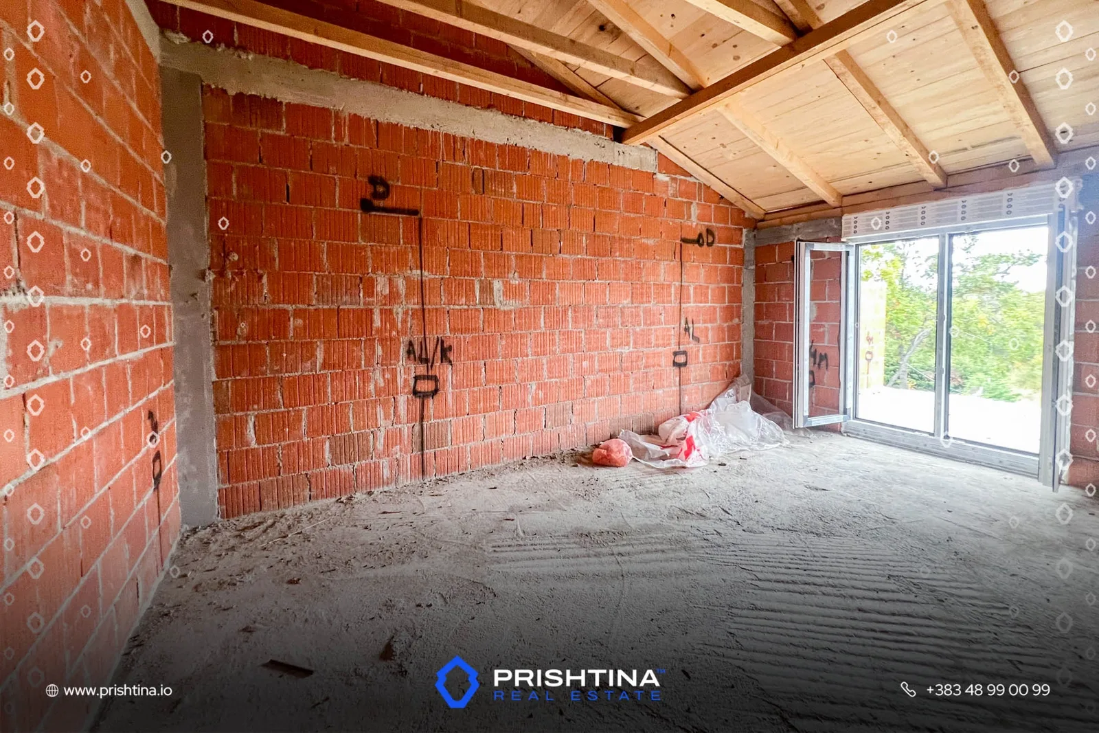 Shtëpi në shitje 200m² + 8 ari oborr në Butovc