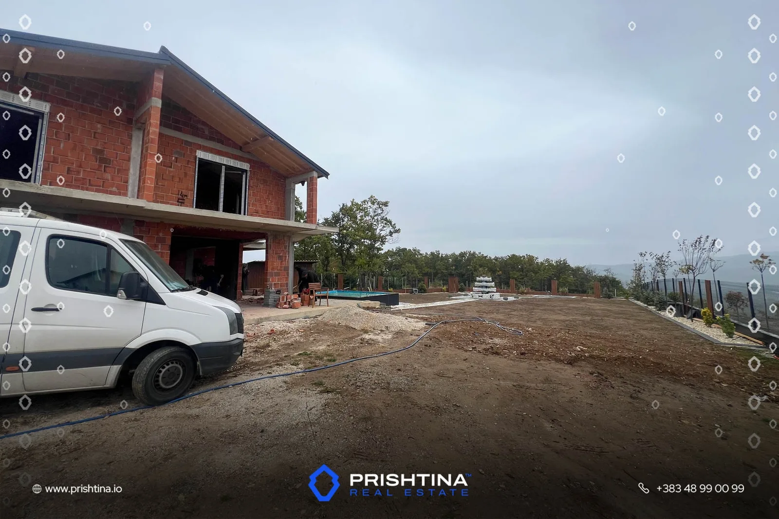 Shtëpi në shitje 200m² + 8 ari oborr në Butovc
