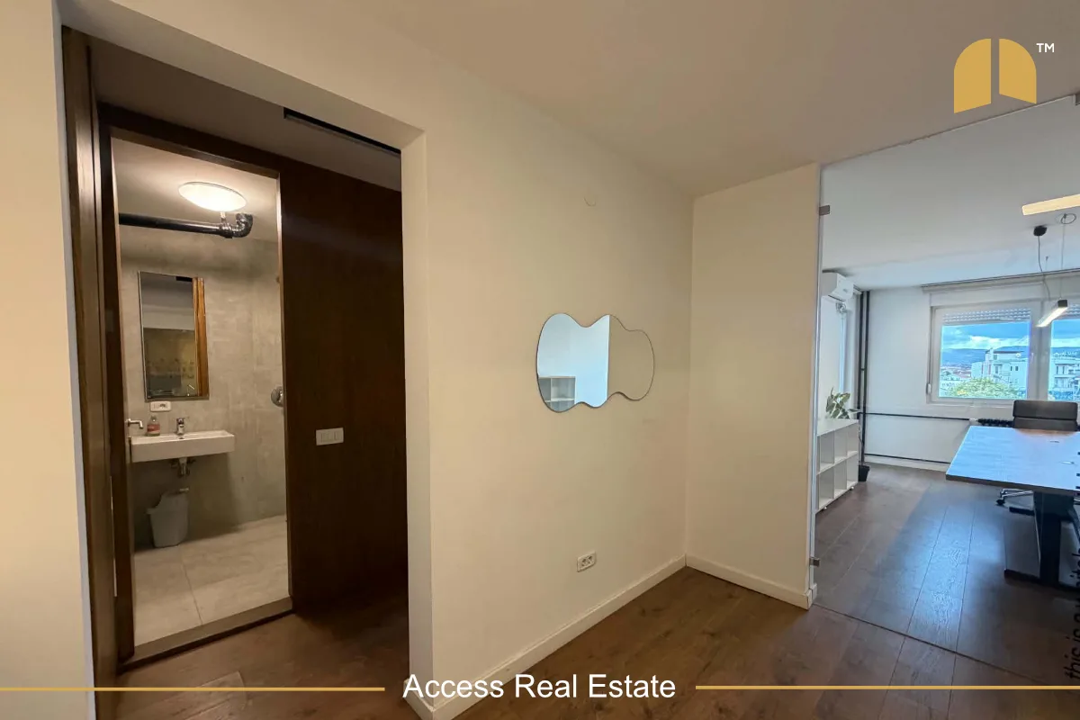Zyre me QIRA – 3 hapësira pune – Qendër