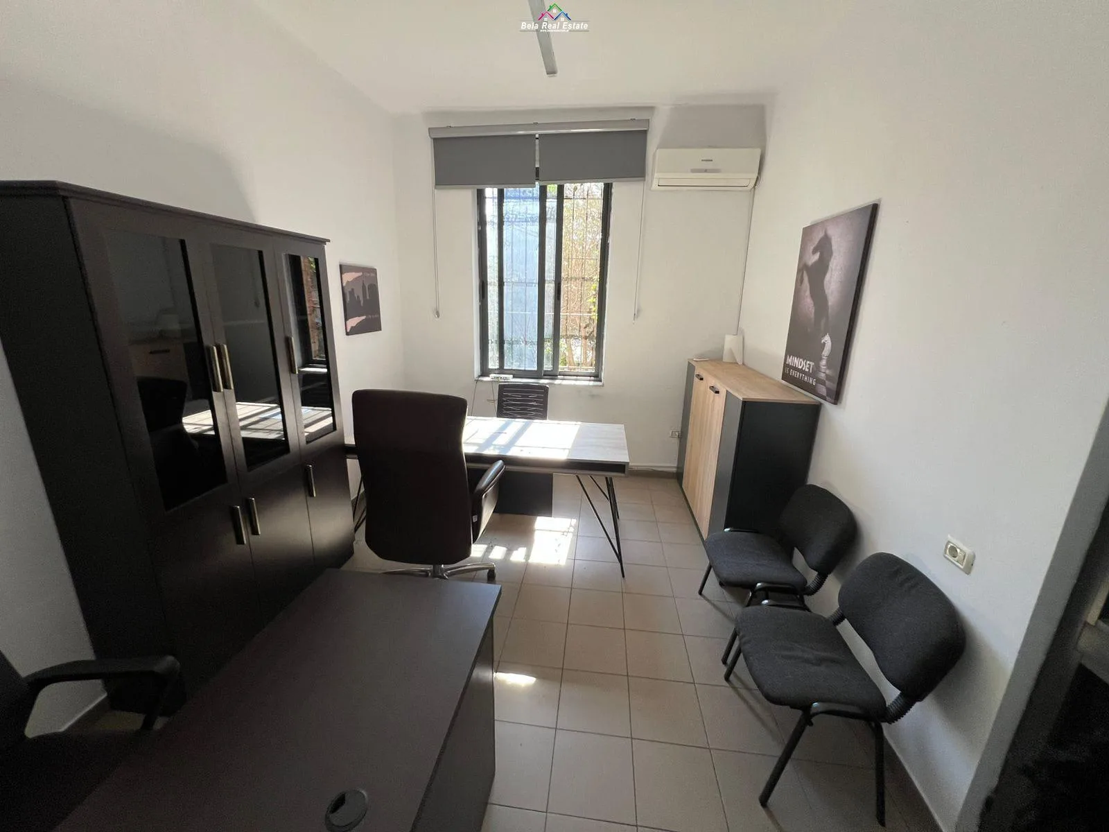 Zyre Me Qera Prane Ish Ekspozites (ID BZ2847) Tirane