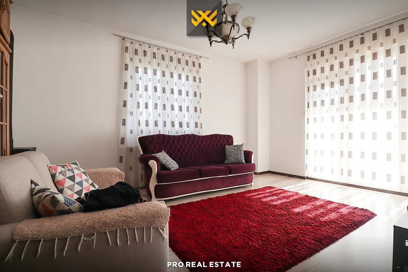 Shtëpi 450m² në #SHITJE në Lagjen Qëndresa