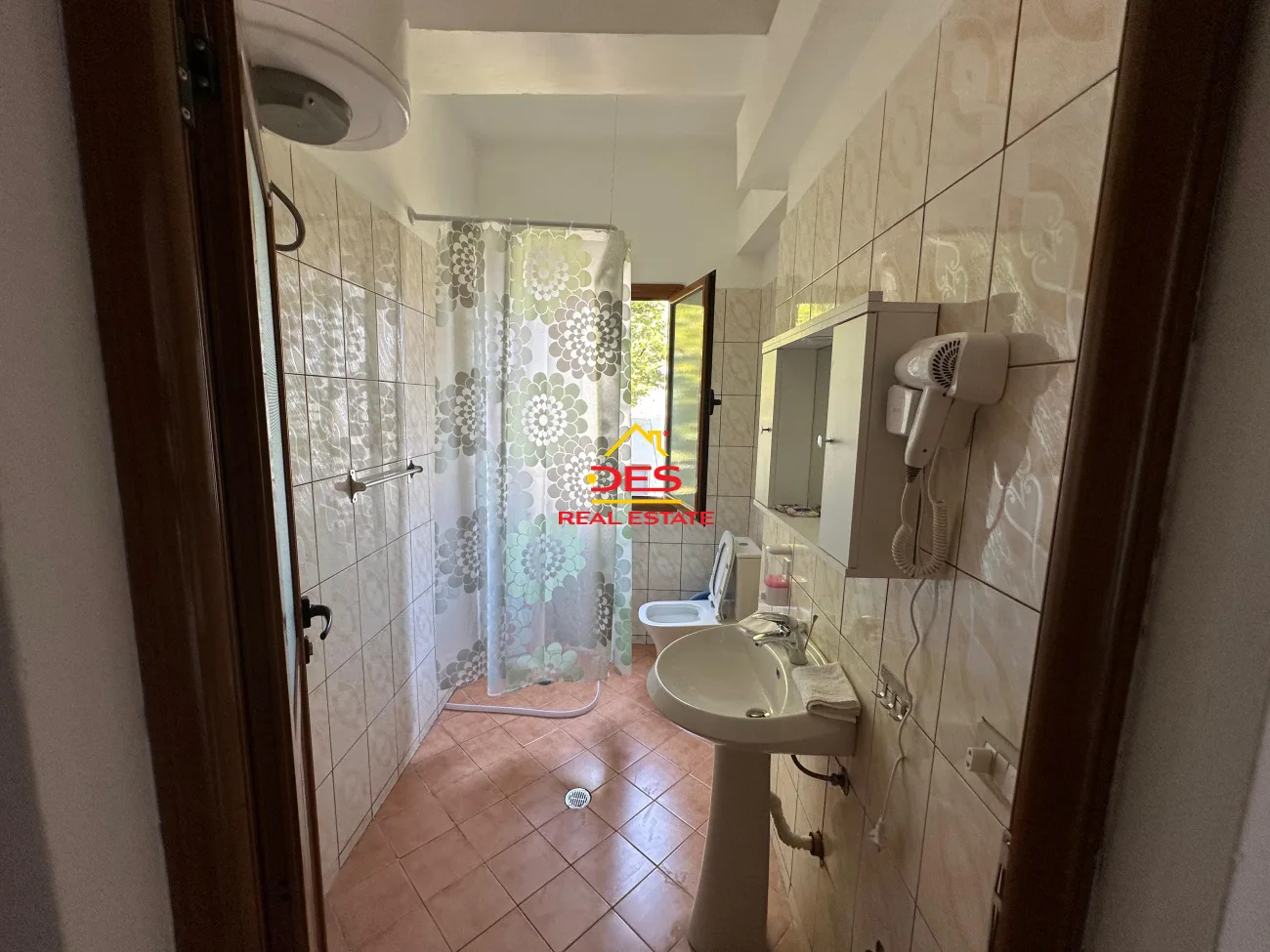 Jepet me qira vjetore ndërtesë 2-katëshe në ujë të ftohtë – vlorë 📌 për turizëm & hoteleri