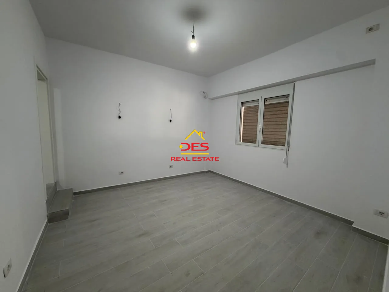 Shitet apartament 2+1 pranë bar restorant lux, vlorë