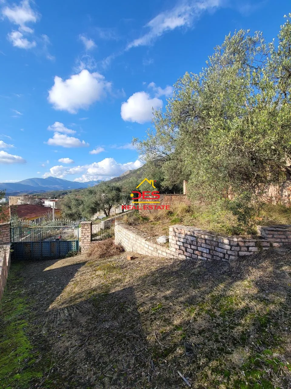 Shitet vilë 2 katëshe në rusan , delvinë