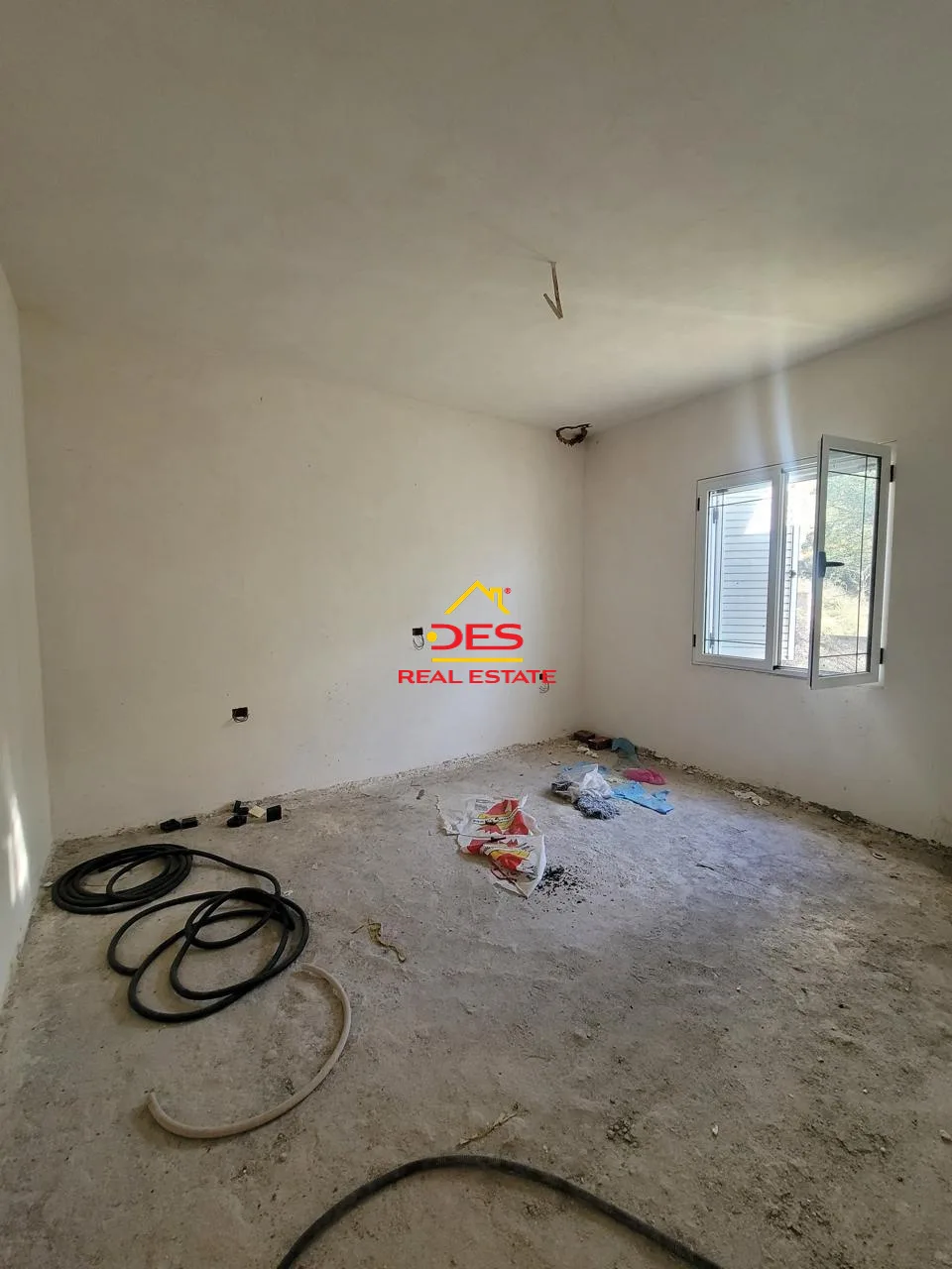 Shitet vilë 2 katëshe në rusan , delvinë