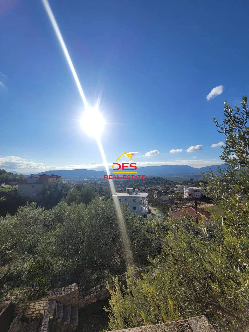 Shitet vilë 2 katëshe në rusan , delvinë