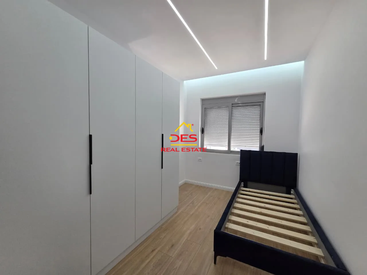 SHITET APARTAMENT 2+1+2 NË LUNGOMARE, VLORË. 📍 Pranë Shkollës së Marinës